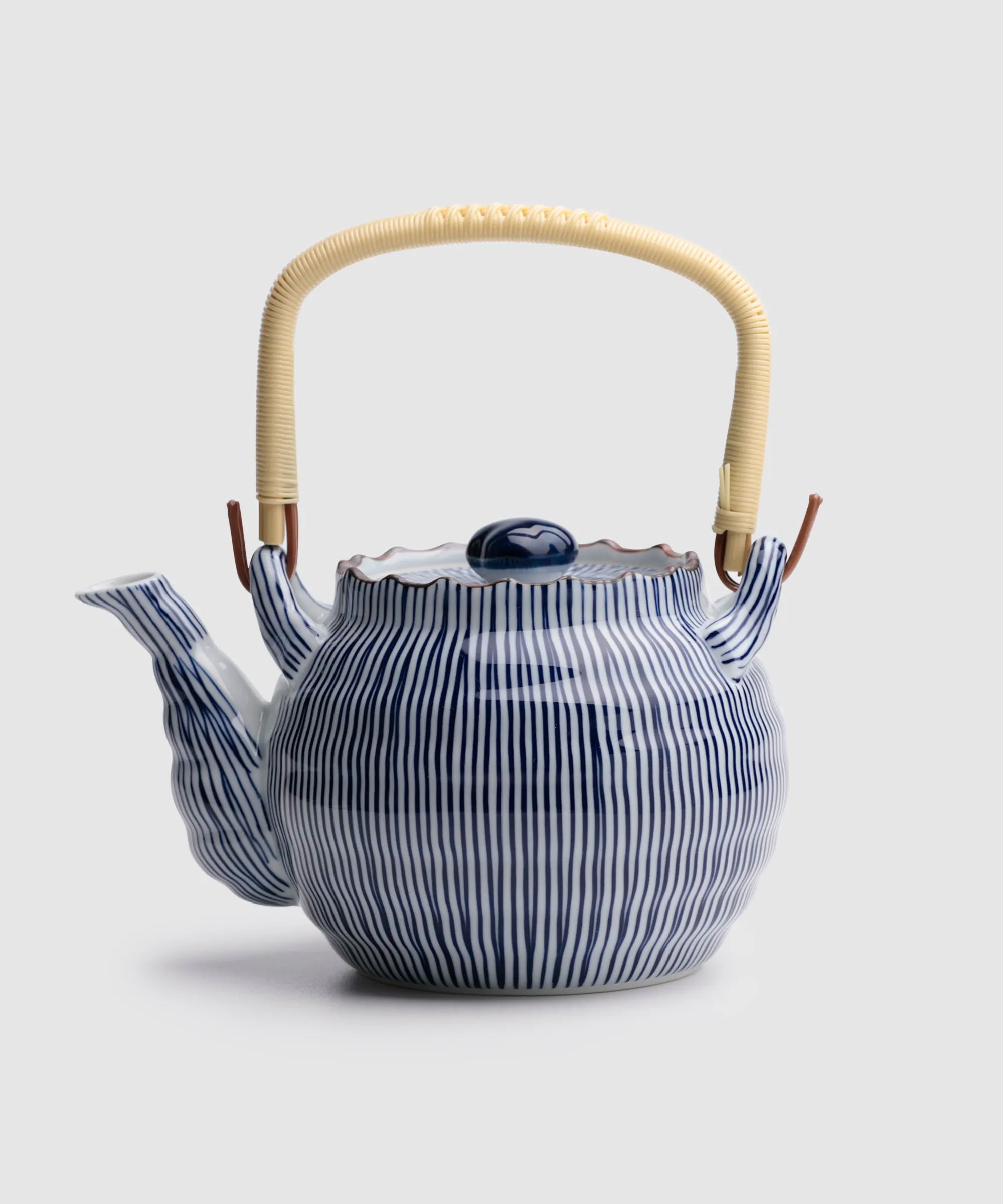 内外十草 - 6号土瓶 | 有田焼(ありたやき)の専門通販 Realita Ceramics 内外十草 - 6号土瓶 | 有田焼(ありたやき)の専門通販 Realita Ceramics