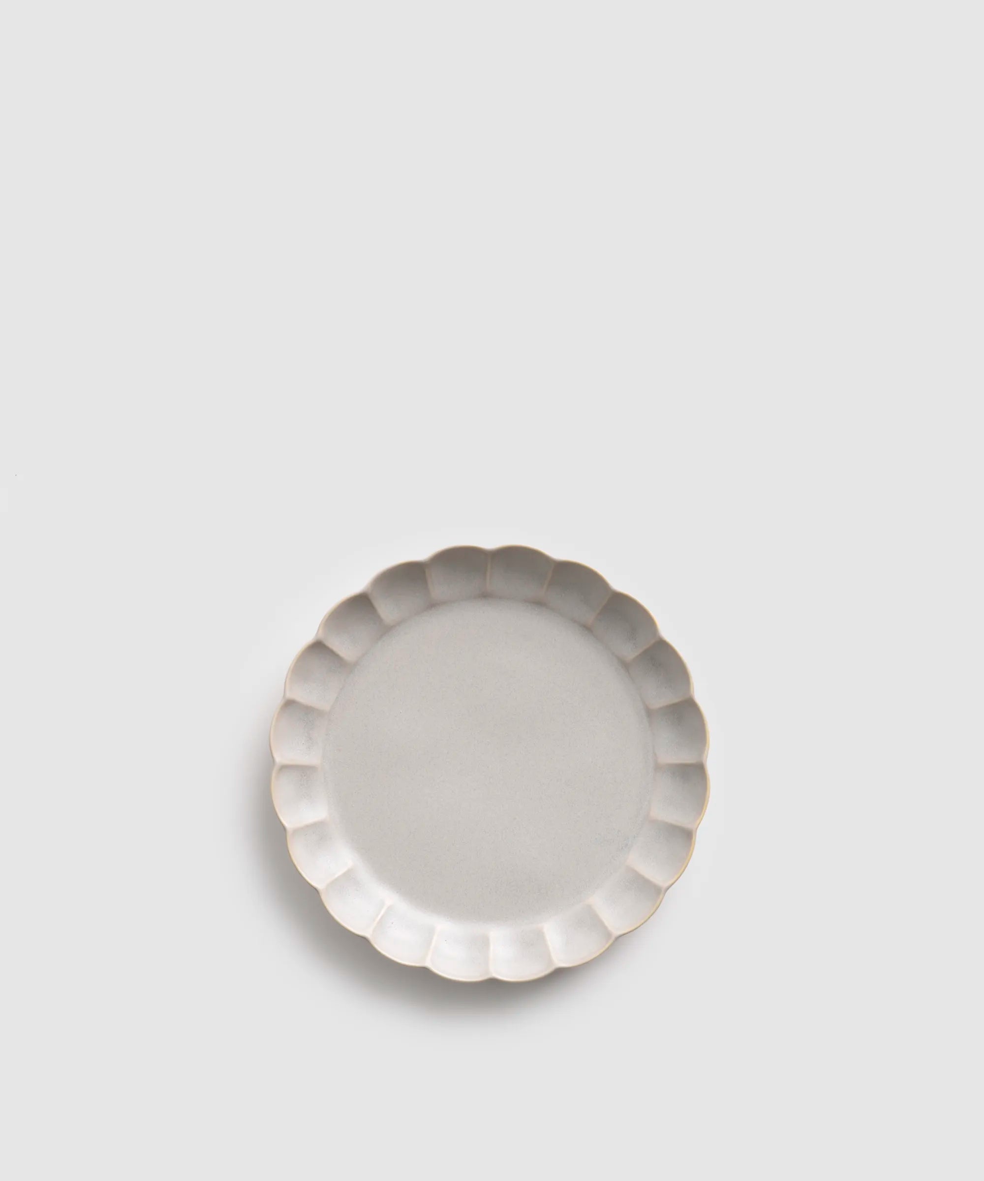 sherbet gray - 輪花5寸皿 | 有田焼(ありたやき)の専門通販 Realita