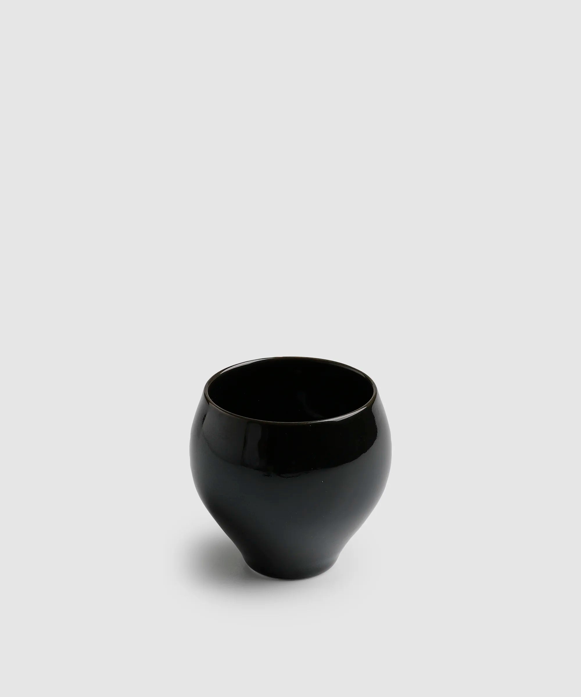 酎呑み 黒釉