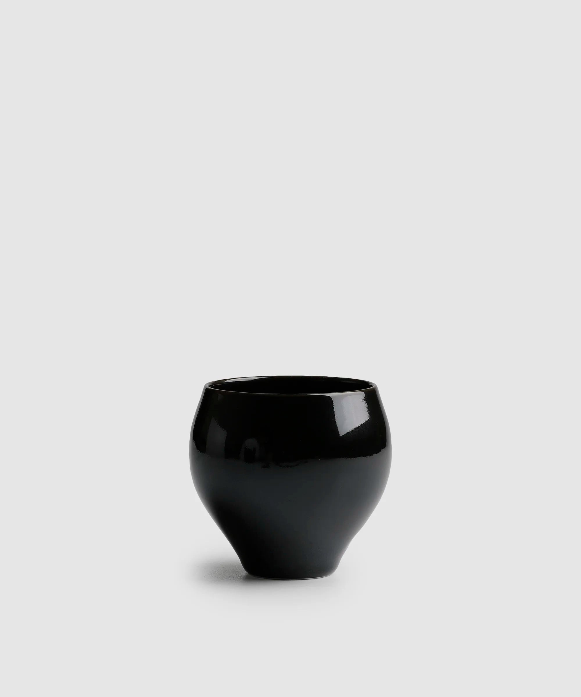 酎呑み 黒釉