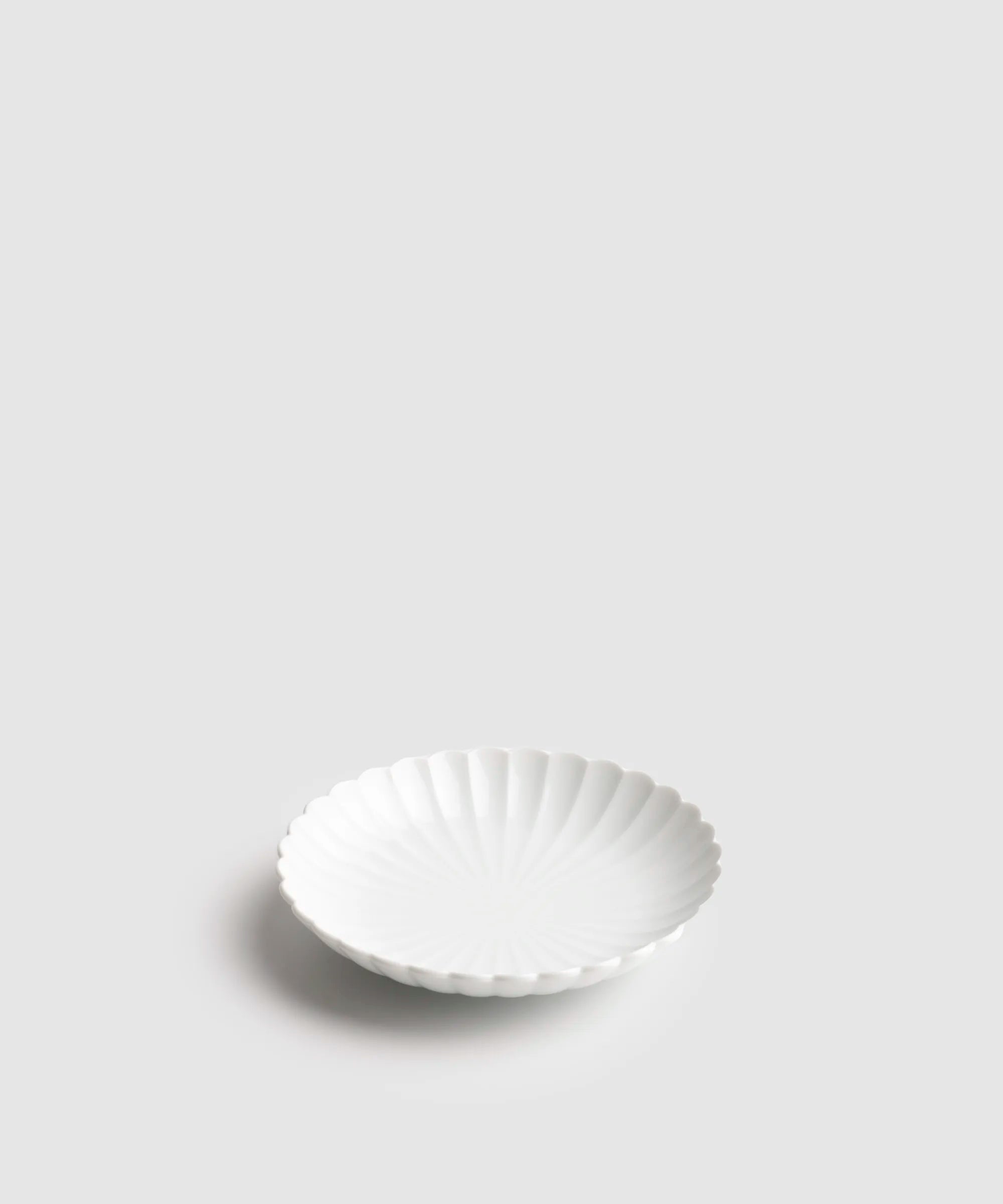 白磁 - 菊花形4.5寸皿