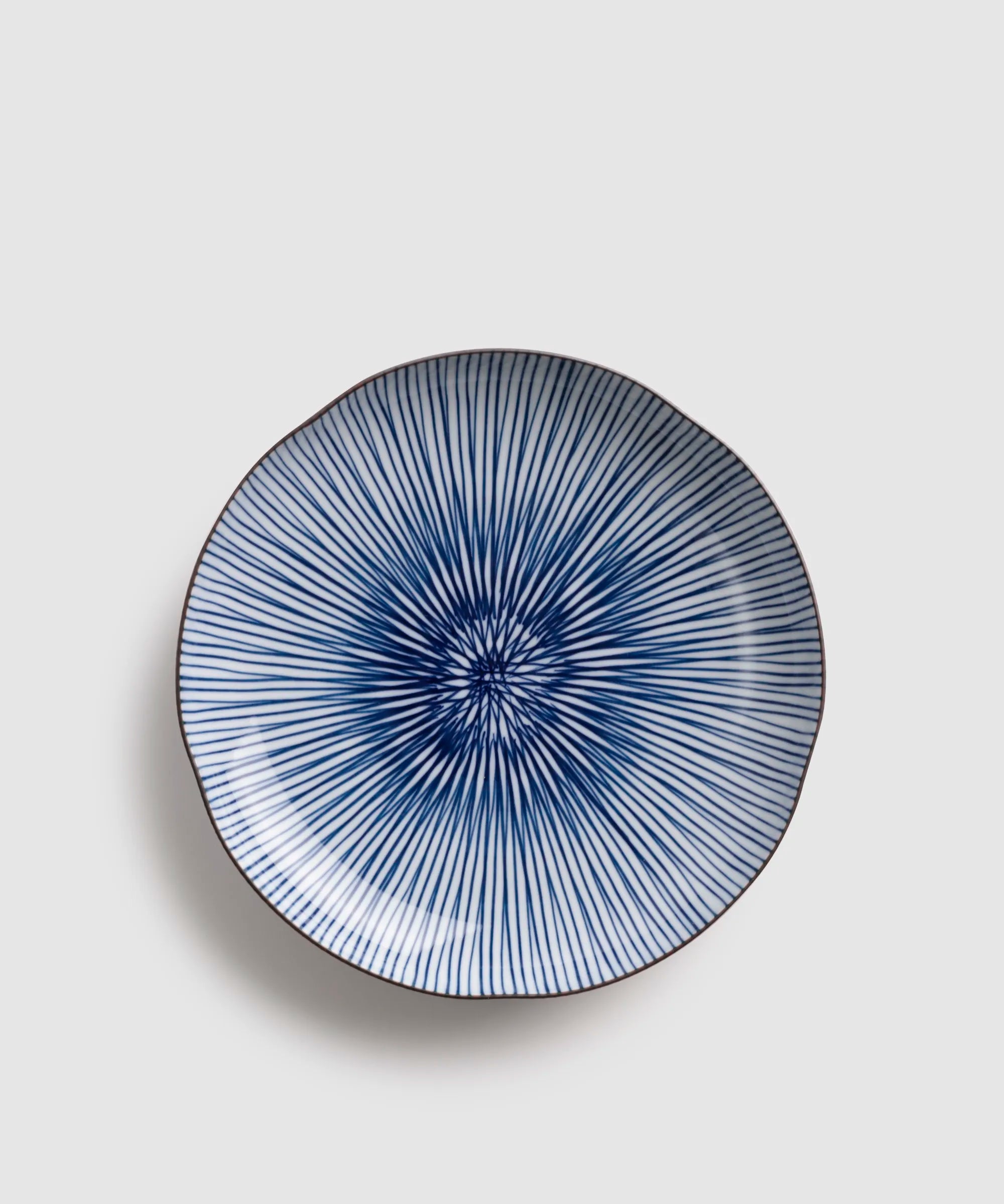 内外十草 - 6号皿 | 有田焼(ありたやき)の専門通販 Realita Ceramics
