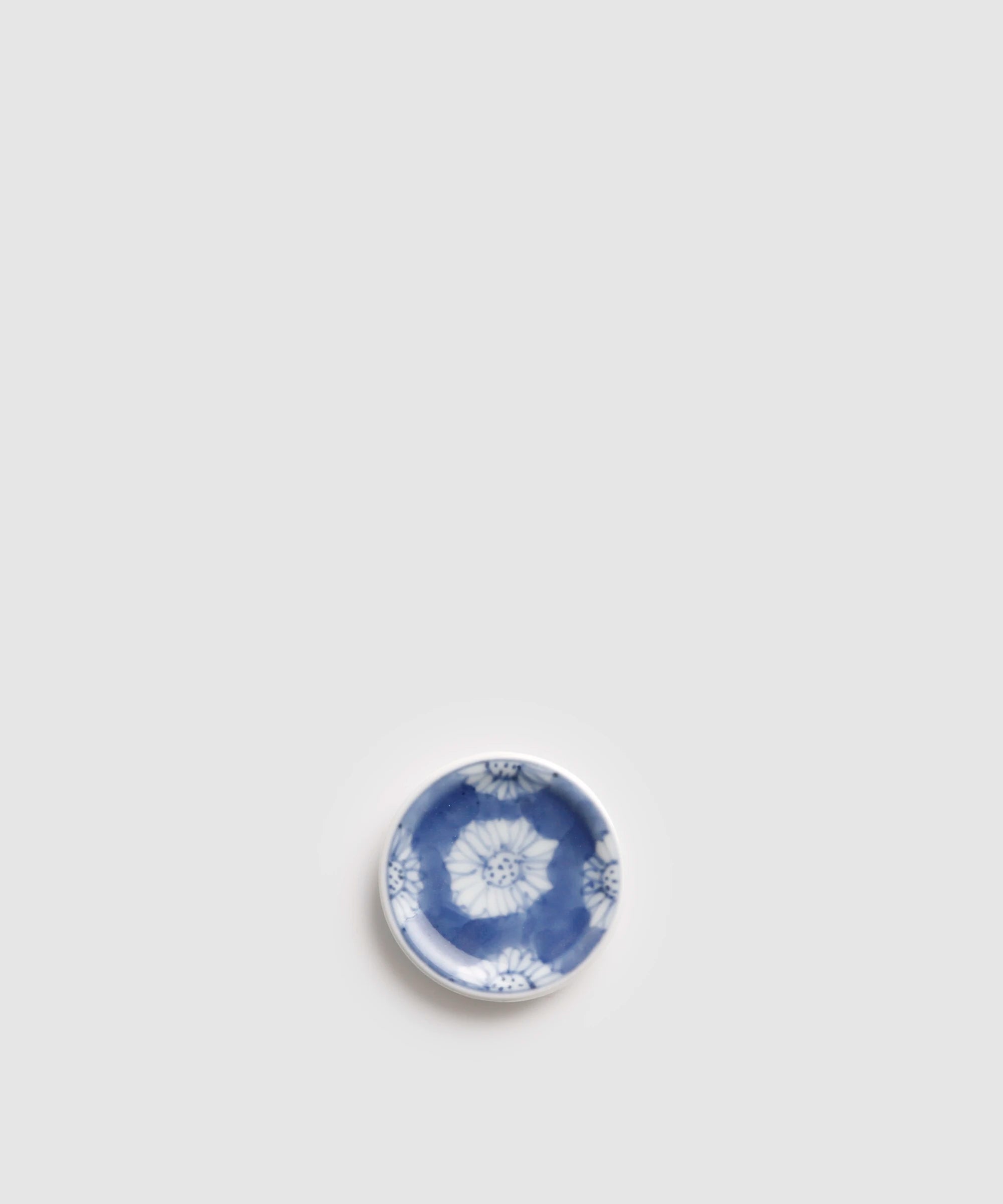 染付伊万里濃み - 菊豆皿