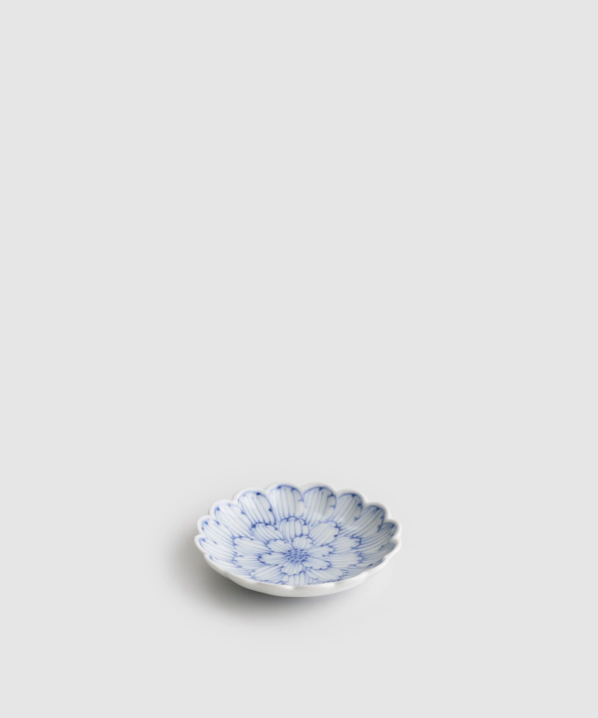 染付牡丹 - 菊型3寸小皿