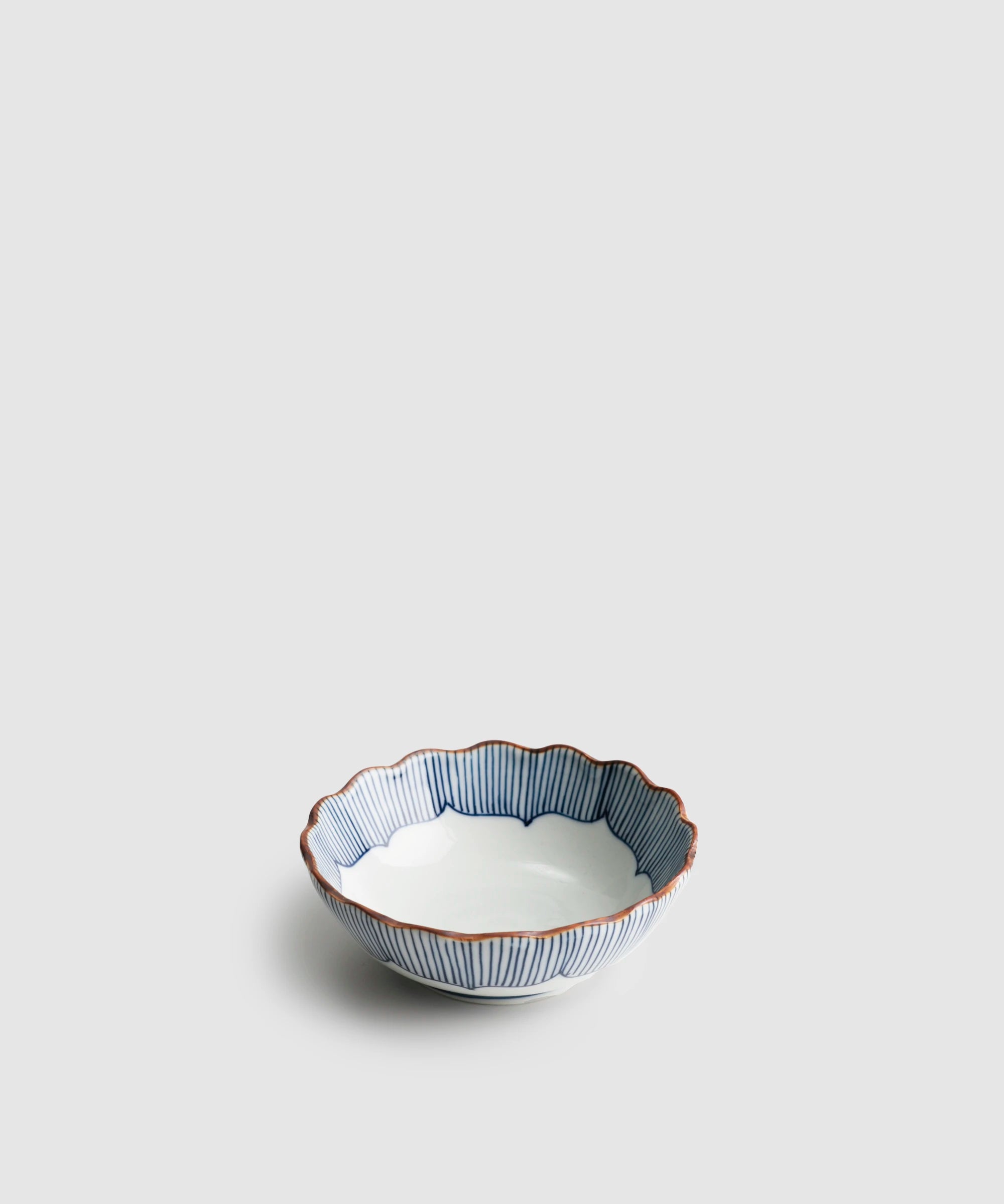 染付花弁十草 - 小鉢 | 有田焼(ありたやき)の専門通販 Realita Ceramics Store (リアリタ)公式サイト