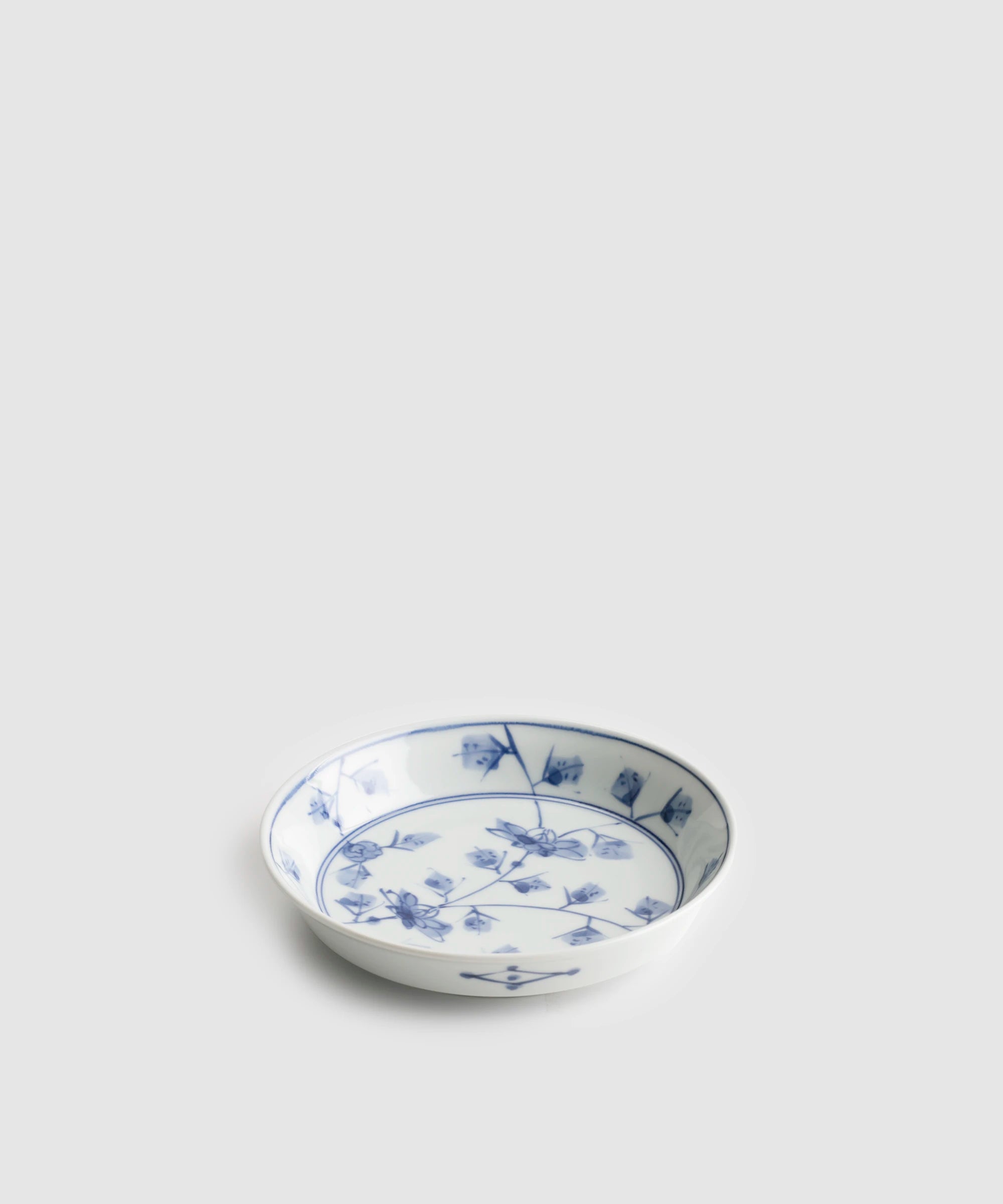 花唐草 - 渕上り5寸皿 | 有田焼(ありたやき)の専門通販 Realita Ceramics Store (リアリタ)公式サイト