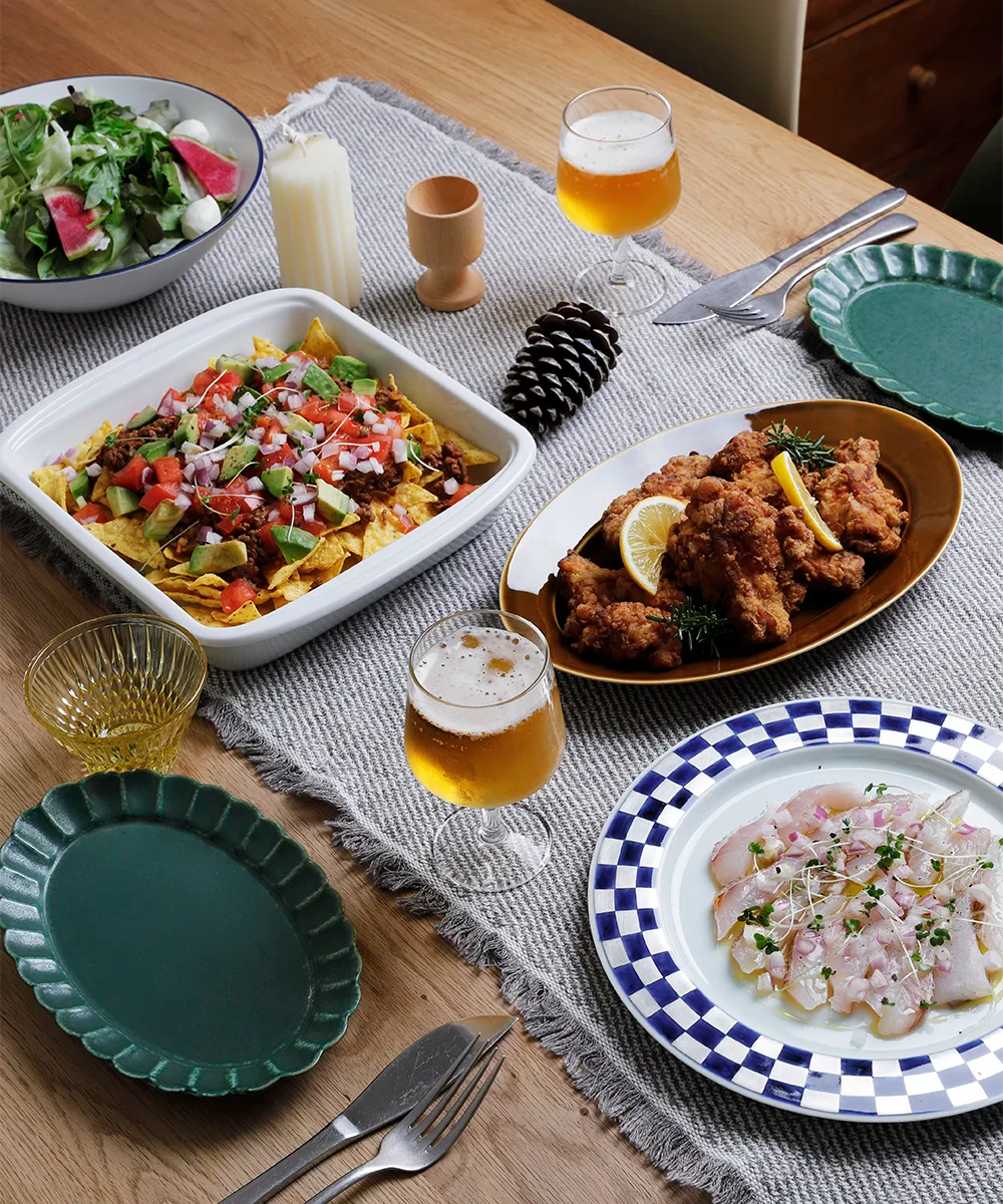 衣ザクザクのチキンに、タコス風ナチョス。