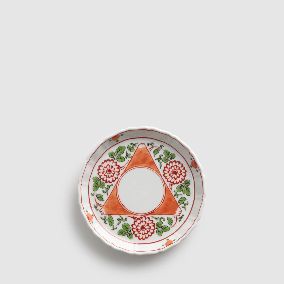 美品 陶芸 年代物 赤絵皿 菊花 銘々皿 丁寧に描かれた 華やかな皿 薄い作り 美品 陶芸 年代物 赤絵皿 菊花 銘々皿 丁寧に描かれた 華やか