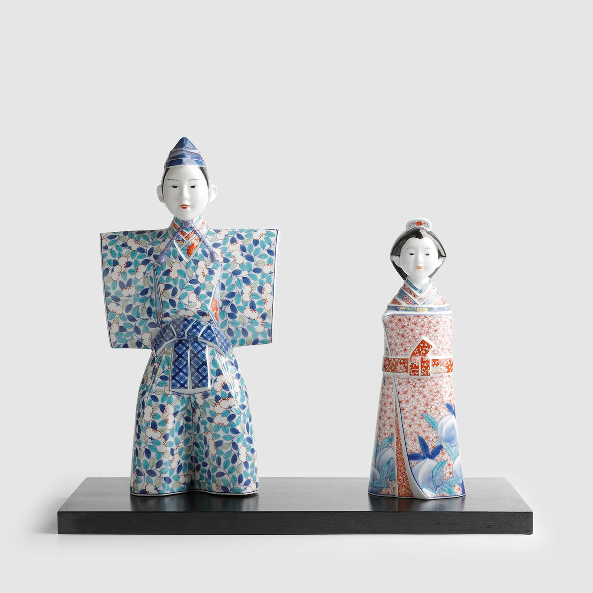 鍋島様式 - 立ち雛 | 有田焼(ありたやき)の専門通販 Realita Ceramics 鍋島様式 - 立ち雛 | 有田焼(ありたやき)の専門通販 Realita Ceramics