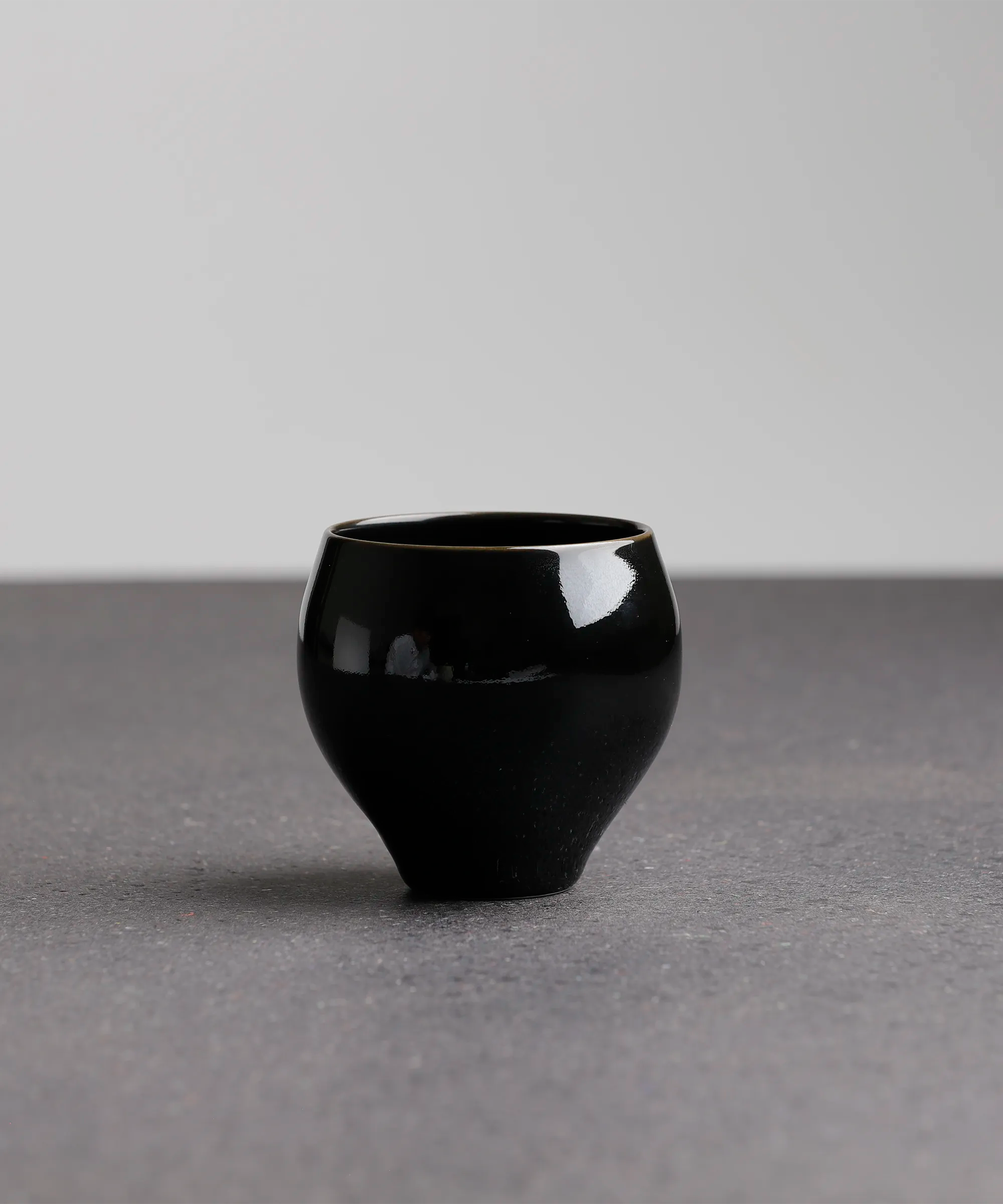 酎呑み 黒釉