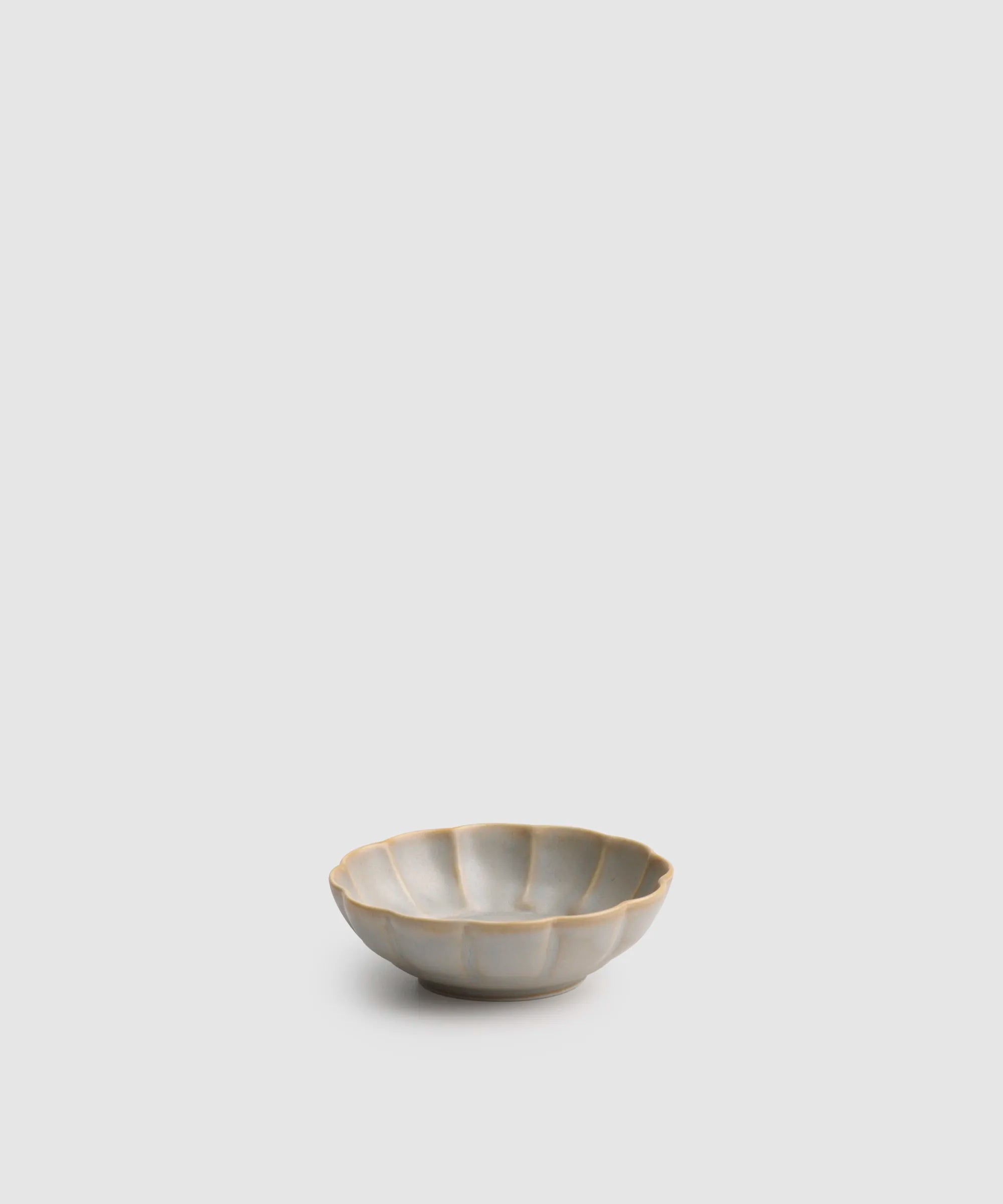 Sherbet gray - 輪花豆皿
