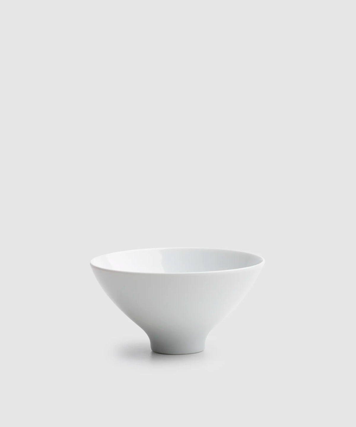 白磁 - 丸高台飯碗 | 有田焼(ありたやき)の専門通販 Realita Ceramics