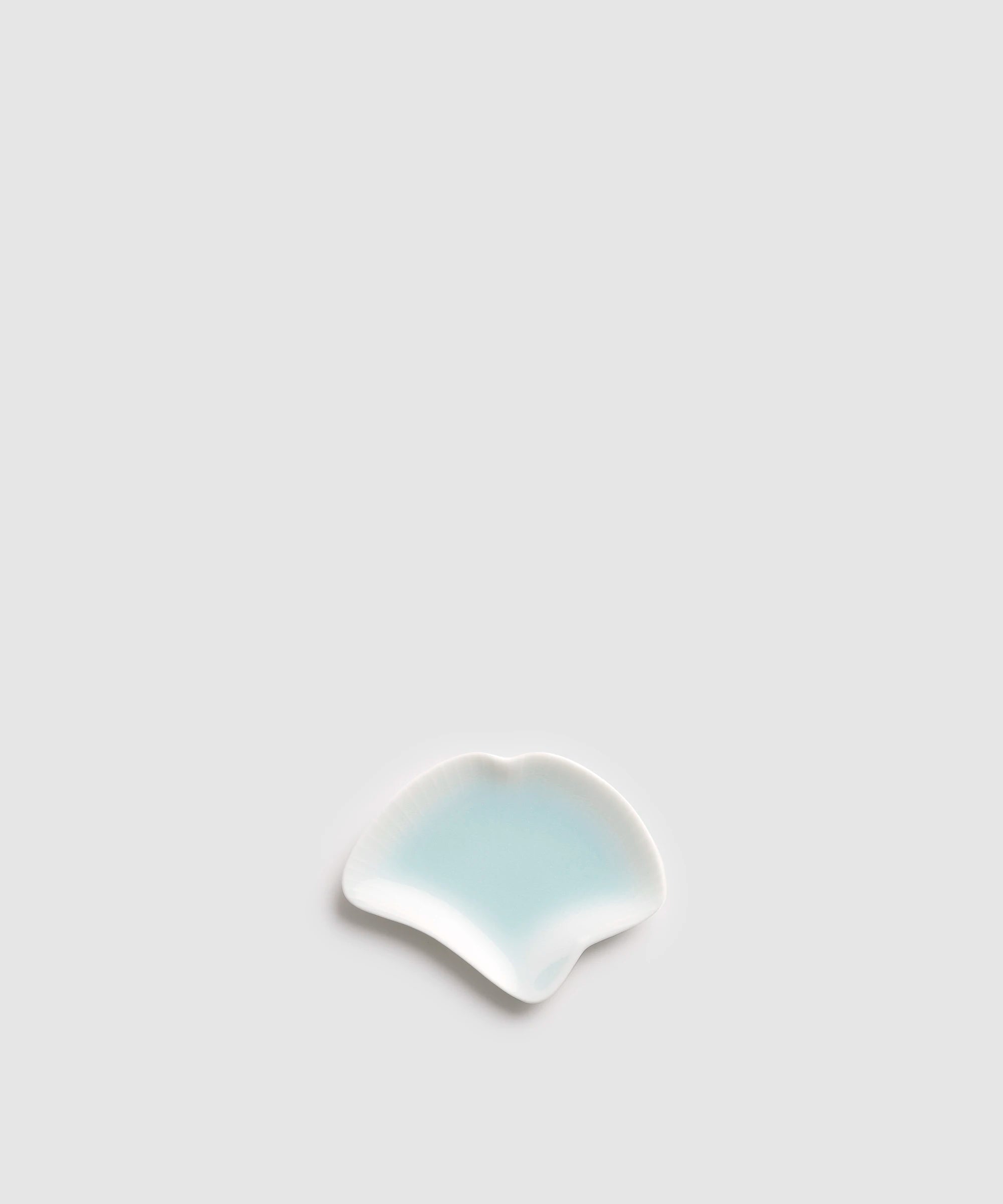 青白磁 - 銀杏型手塩皿