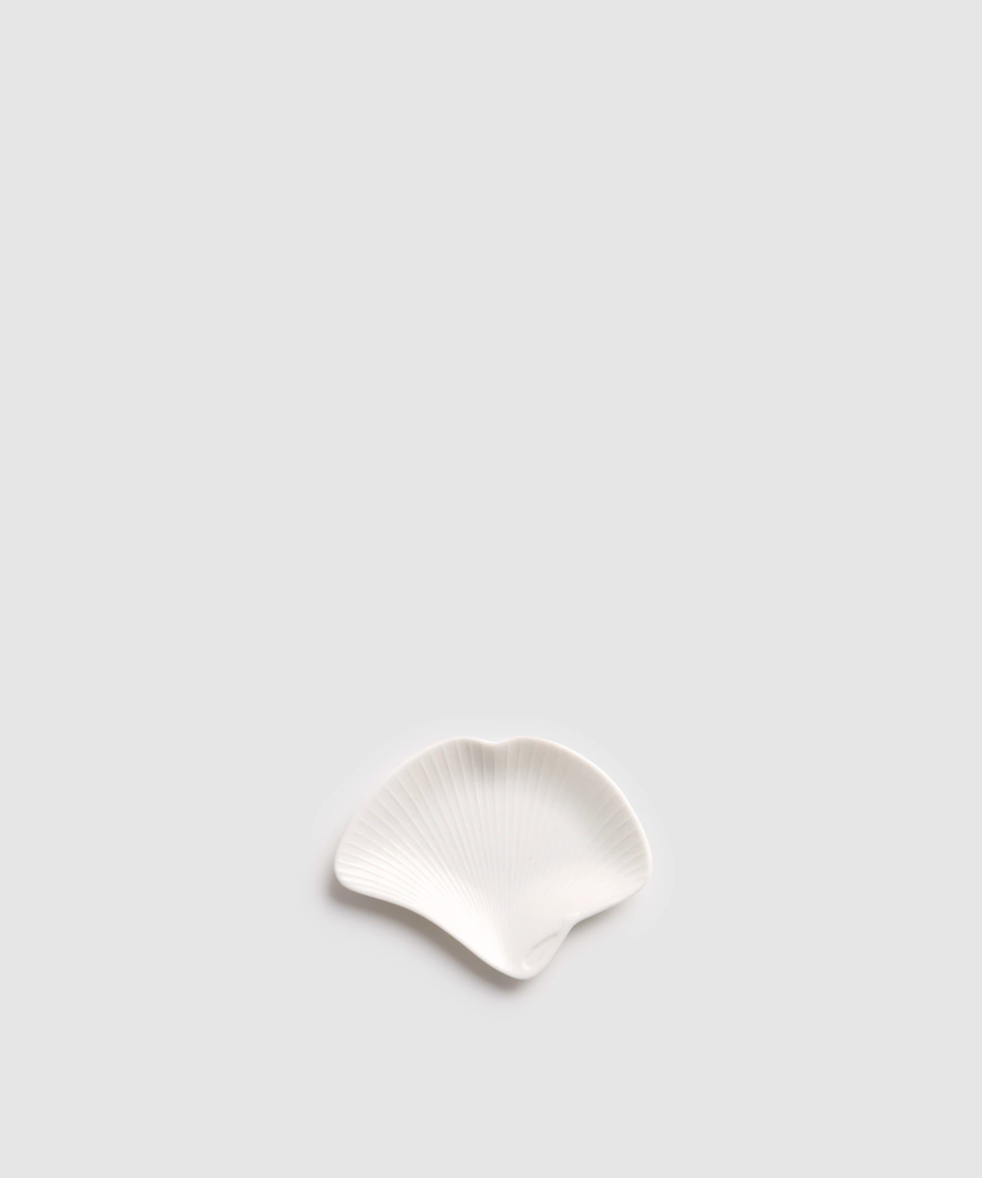 白磁 - 銀杏型手塩皿