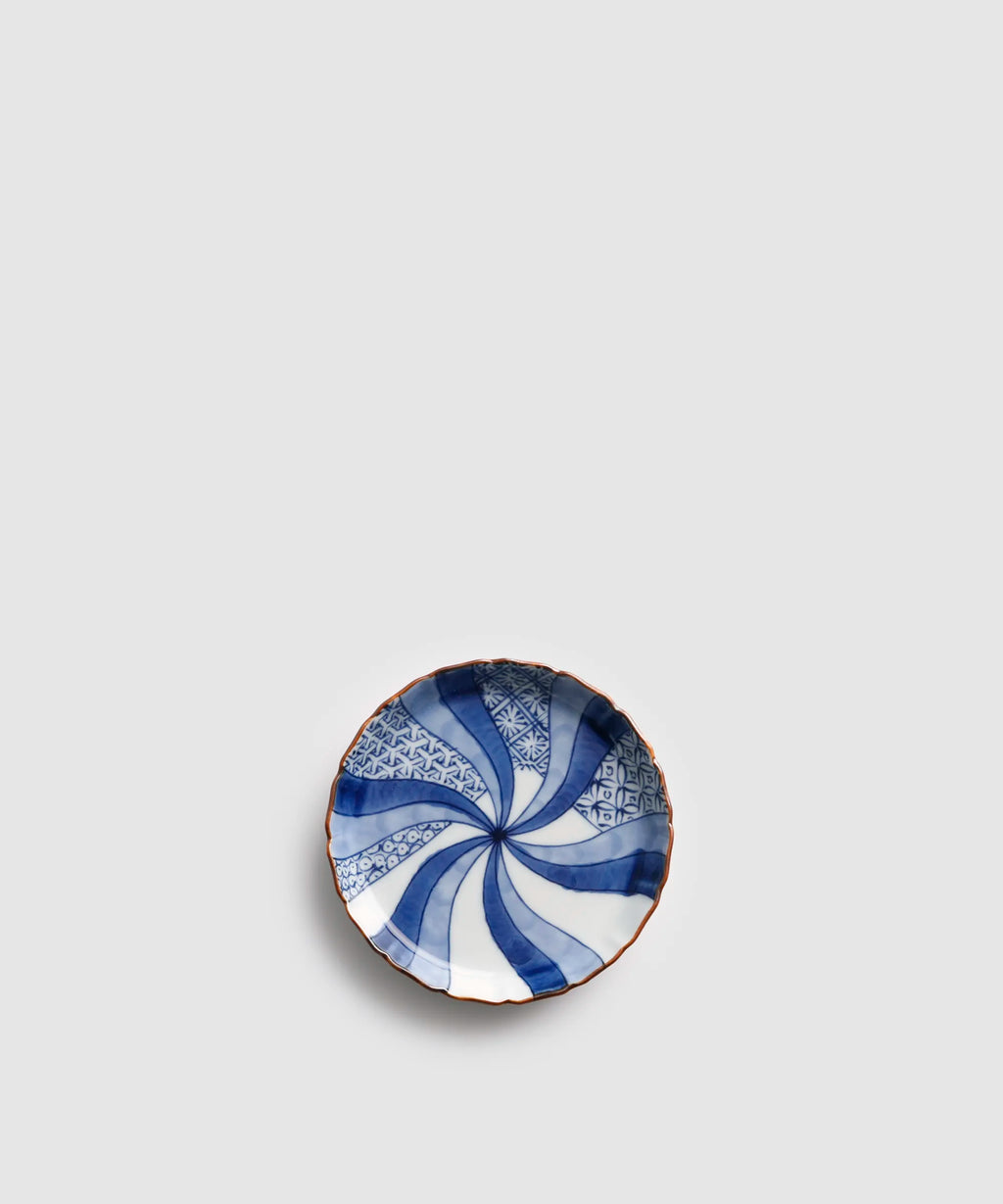 染付祥瑞富士山図 - 立渕皿 | 有田焼(ありたやき)の専門通販 Realita