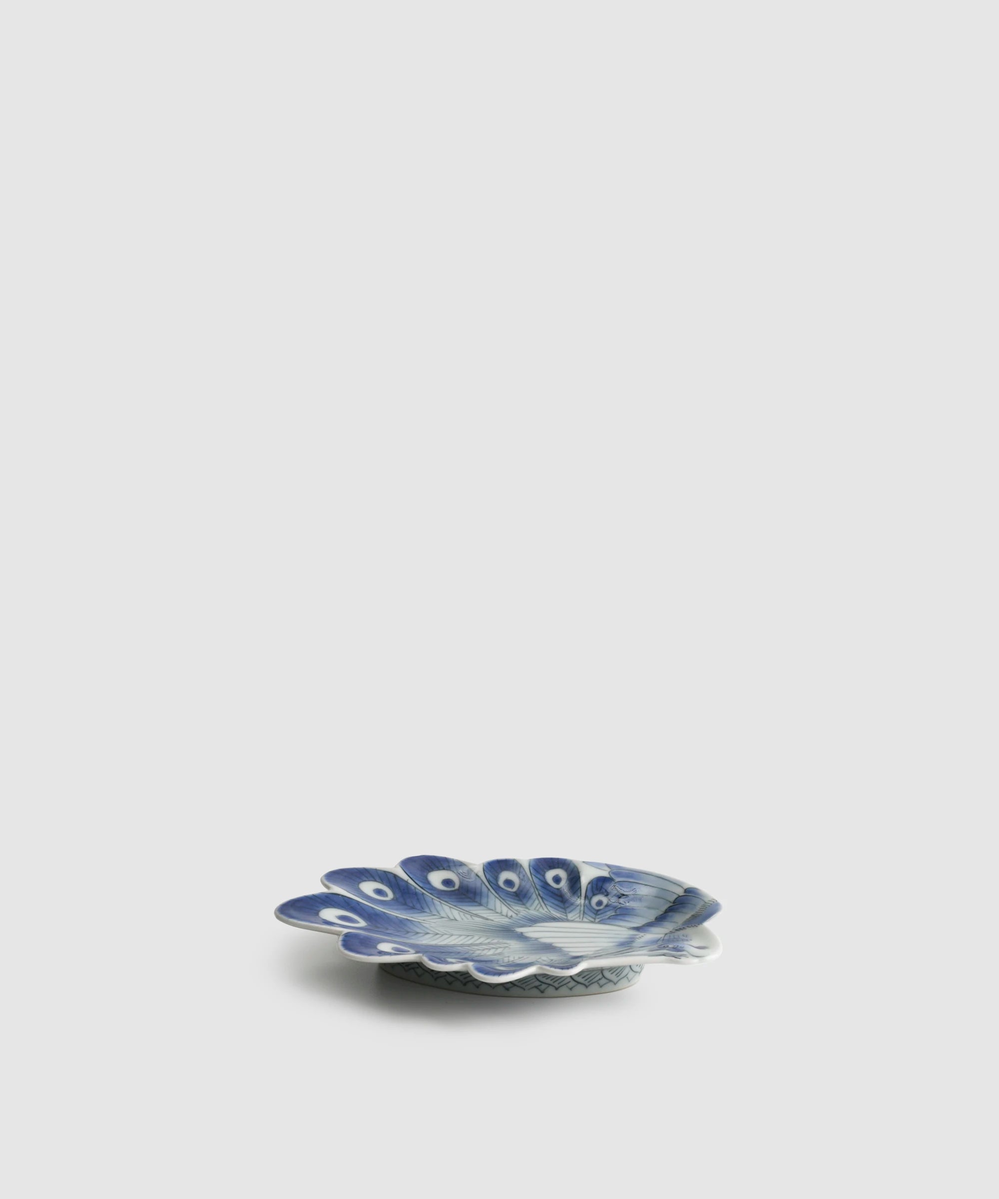 孔雀 - 変形小皿 | 有田焼(ありたやき)の専門通販 Realita Ceramics 孔雀 - 変形小皿 | 有田焼(ありたやき)の専門通販 Realita Ceramics